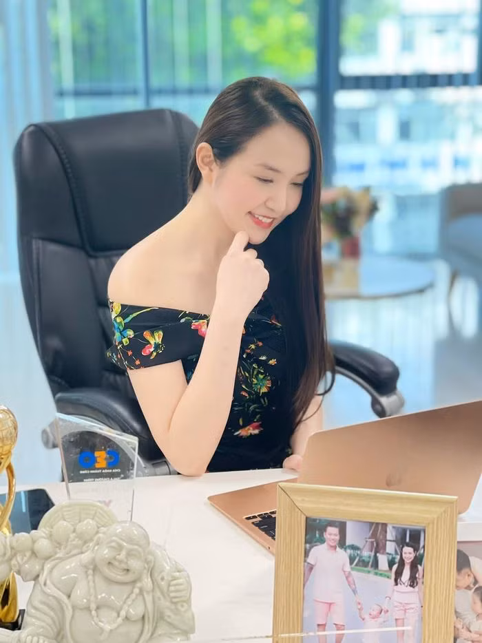 Ba xa Tuan Hung goi y mot vai cach dien do cong so thanh lich-Hinh-2