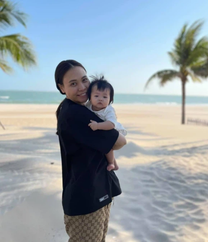 Cường Đô La vô tình để lộ nhan sắc mộc của bà xã - Hình 2 Cuong Do La vo tinh de lo nhan sac moc cua ba xa-Hinh-2