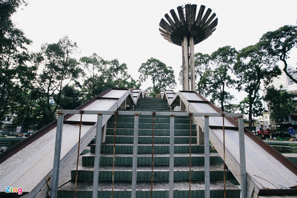 br/> Khu vực này vẫn có barie, hạn chế người ra vào.