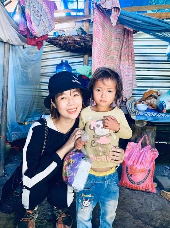 Bien tap vien Hoa Lai : Co gai viet nen cau chuyen cua tinh nguoi-Hinh-2