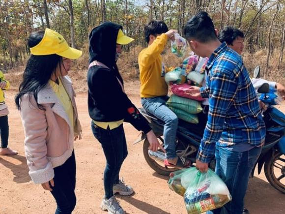 Bien tap vien Hoa Lai : Co gai viet nen cau chuyen cua tinh nguoi-Hinh-4