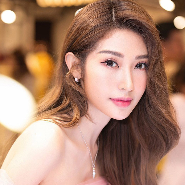 Khổng Tú Quỳnh cũng dành 8 năm cho bạn trai nhưng kết quả là tan vỡ - Hình 4 Khong Tu Quynh cung danh 8 nam cho ban trai nhung ket qua la tan vo-Hinh-4