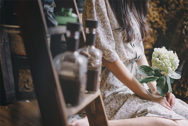 ##sc### Khi đi cùng bạn sẽ chê đường dài... Khi ăn cùng bạn sẽ ăn rất nhanh... Khi xem phim cùng bạn sẽ ngủ gật... Khi chat với bạn thường trả lời tin nhắn rất chậm... Trong bất giác, bạn đã trở thành nỗi phiền toái lớn nhất của người ta. 