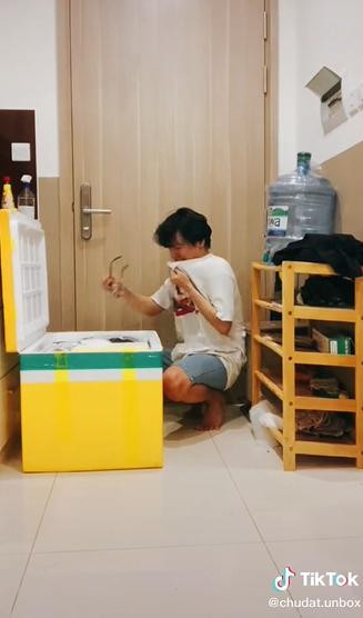 Nhan do tiep te, trai tre bat khoc 