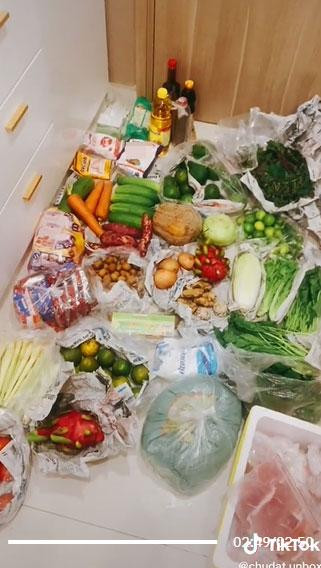 Nhan do tiep te, trai tre bat khoc 