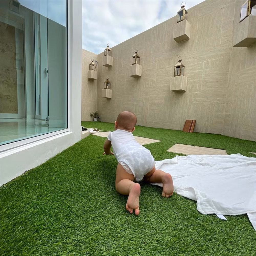 Ho Ngoc Ha khoe trai ut tap catwalk voi cap dui to bang chan me-Hinh-5