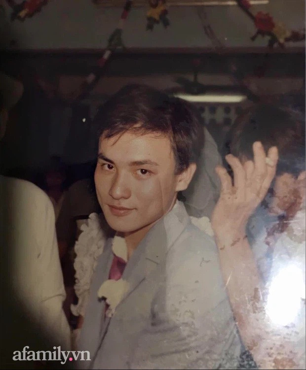 Anh cuoi cach day 33 nam cua nguoi dan ong dep nhu tai tu gay sot-Hinh-2