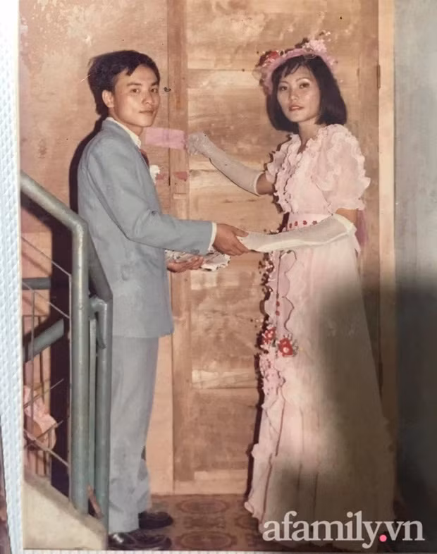 Anh cuoi cach day 33 nam cua nguoi dan ong dep nhu tai tu gay sot-Hinh-4