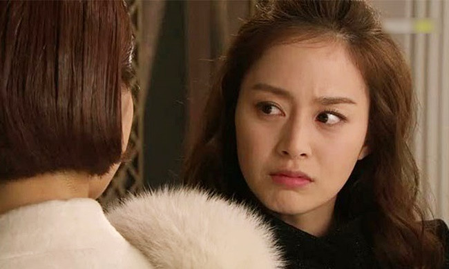 Em chồng bày trò hành hạ chị dâu, để rồi bị anh trai đuổi ra đường Em chong bay tro hanh ha chi dau, de roi bi anh trai duoi ra duong