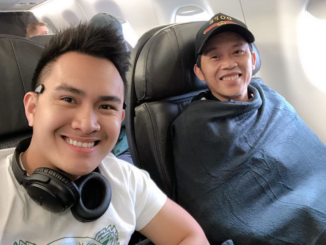 Hoài Linh bị con trai bắt gọi tên khi đang livestream - Hình 2 Hoai Linh bi con trai bat goi ten khi dang livestream-Hinh-2