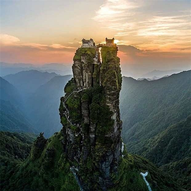 Ngôi chùa nhỏ trên đỉnh núi Fanjing linh thiêng của Trung Quốc ảnh 1