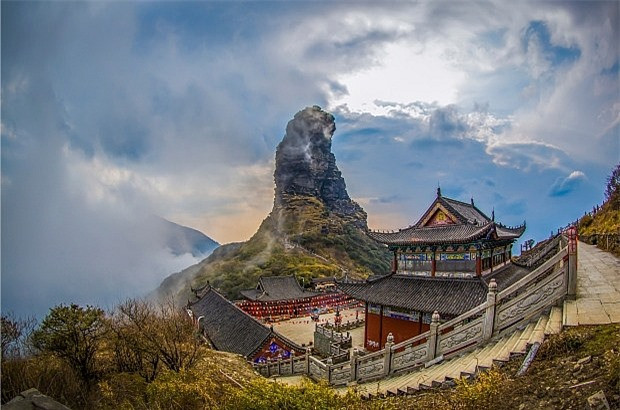 Ngôi chùa nhỏ trên đỉnh núi Fanjing linh thiêng của Trung Quốc ảnh 2
