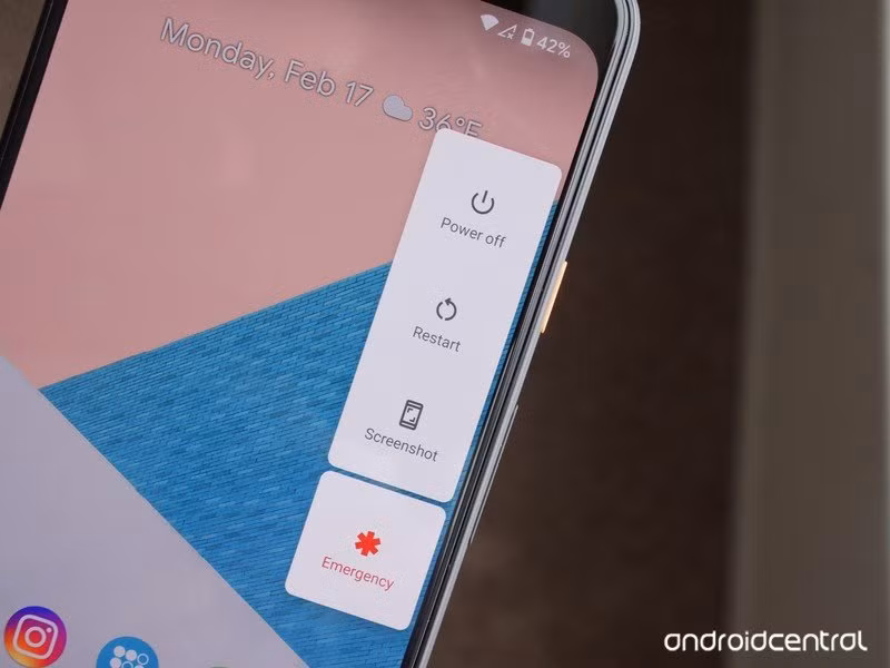 Vi sao chung ta nen khoi dong lai dien thoai moi ngay?