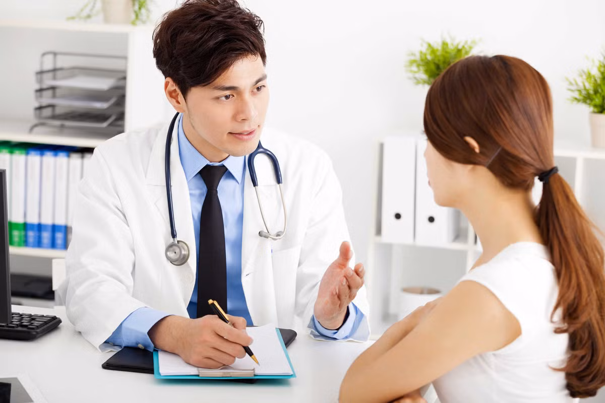 Co thai khi bac si noi chong kho co con, vo bi giay vo den muc phai bo-Hinh-2