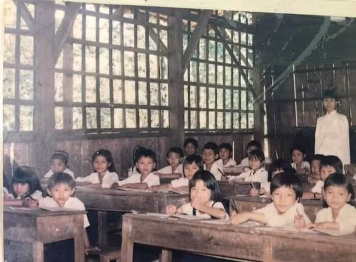 Loat anh lop hoc gan lien voi bao the he 7X, 8X khien nhieu nguoi boi hoi