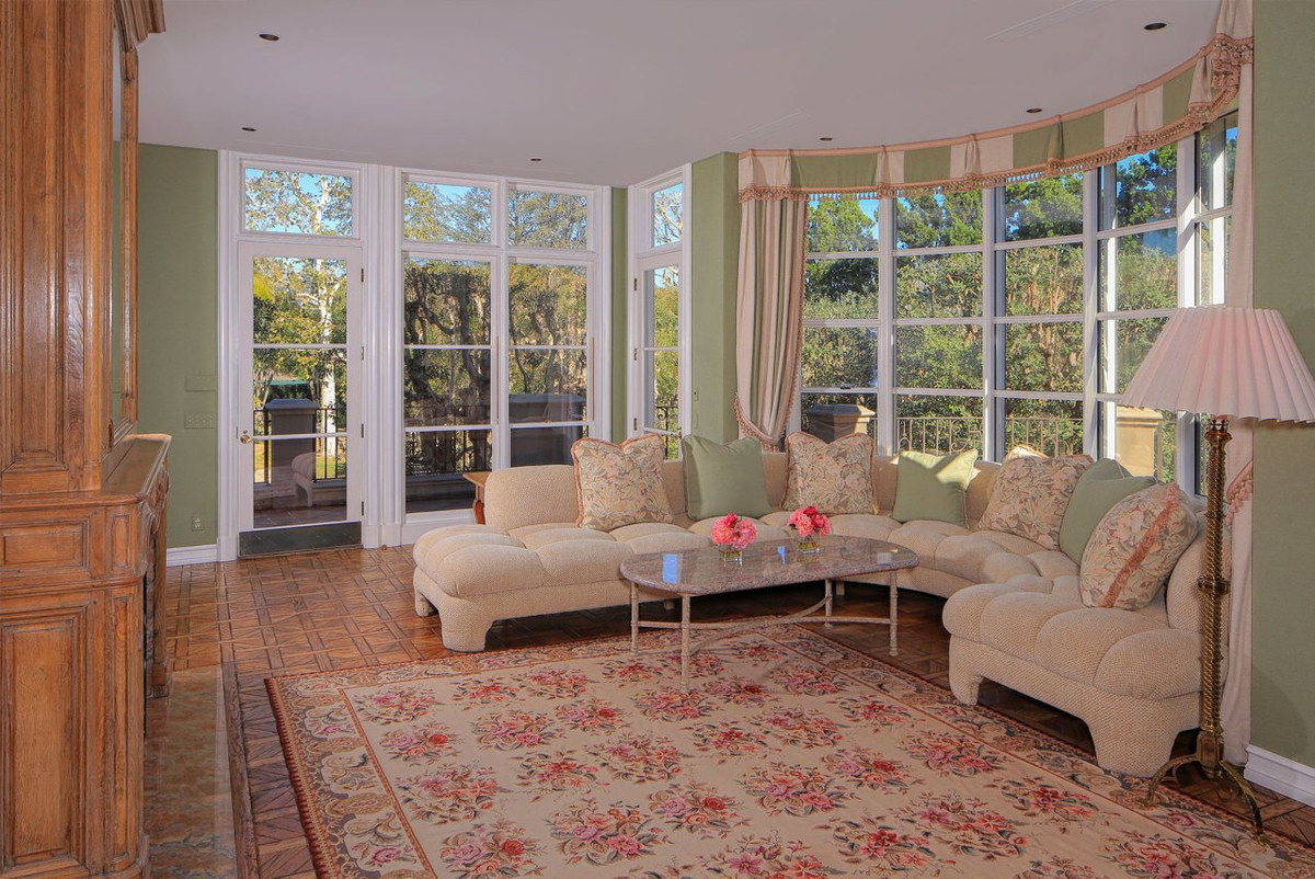 Không gian gia đình thanh lịch, trang nhã, mang những tông màu tươi tắn, nhẹ nhàng.