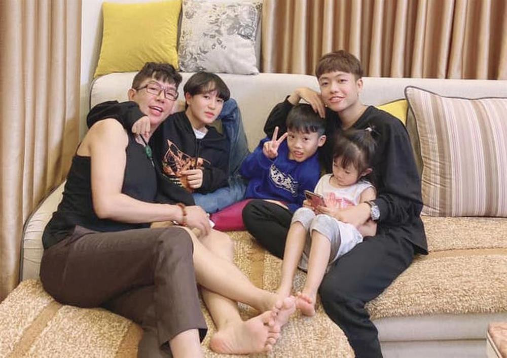 Long Nhat khoe bua com gia dinh-Hinh-7