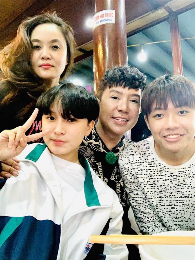 Long Nhat khoe bua com gia dinh-Hinh-8