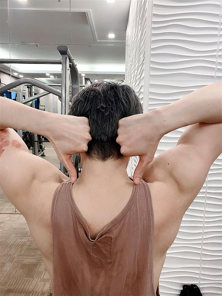 Noo Phuoc Thinh khoe body nhung bi cac thanh soi phat hien diem la-Hinh-8