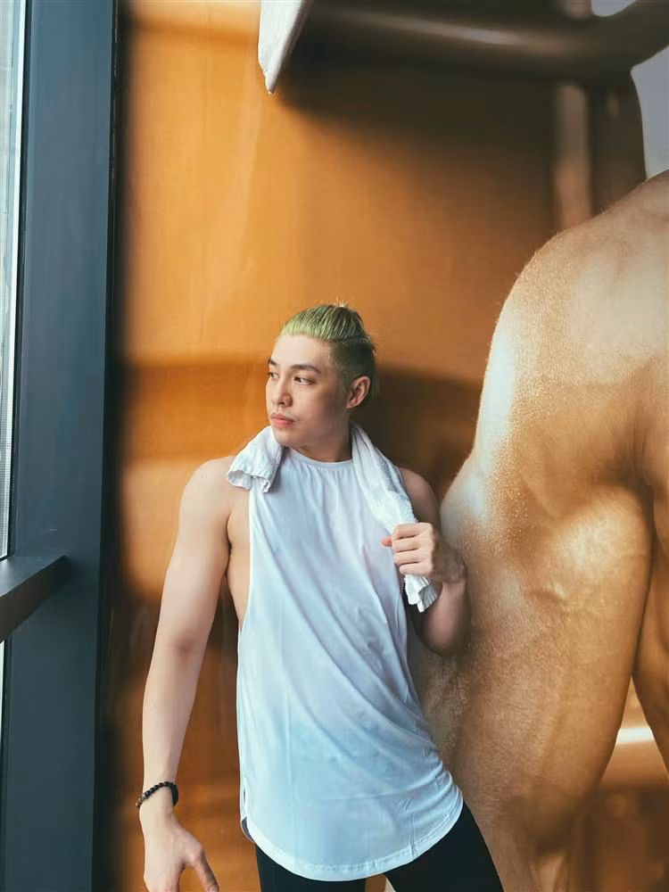 Noo Phuoc Thinh khoe body nhung bi cac thanh soi phat hien diem la-Hinh-7