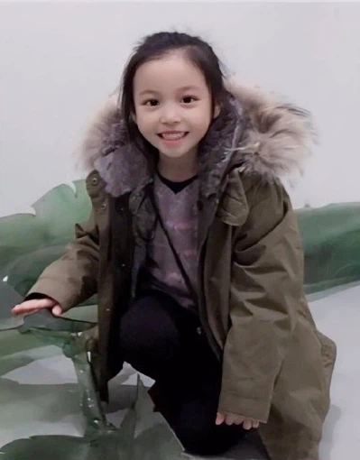 Con gai Trieu Vy buoc sang tuoi 11 ra dang thieu nu-Hinh-2