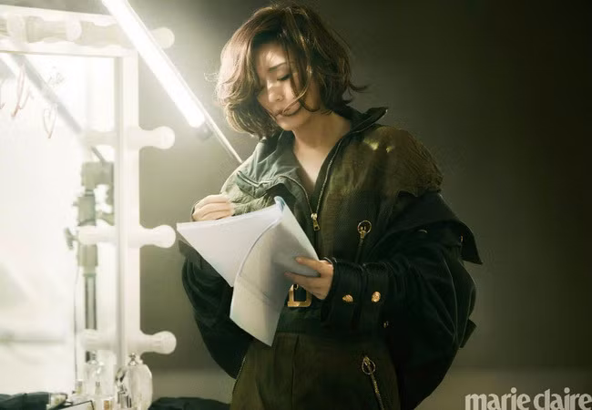 Củng Lợi từng là nàng thơ một thời của đạo diễn Trương Nghệ Mưu và xuất hiện trong rất nhiều bộ phim bom tấn suốt thập niên 1990 đến 2000.