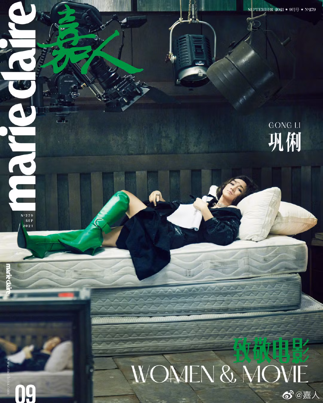 Mái tóc ngắn uốn quăn cá tính cùng đôi mắt sắc lạnh tạo nên những shoot hình cuốn hút cho nữ diễn viên 'Đèn lồng đỏ treo cao'.