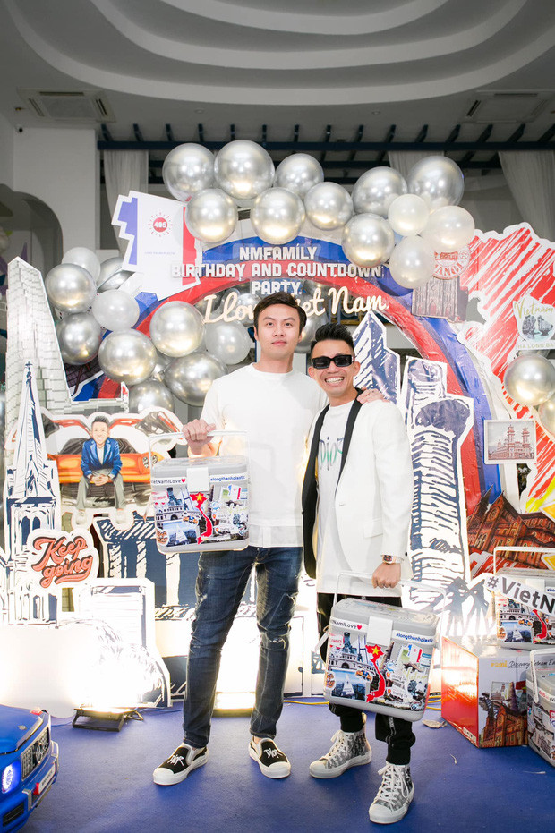 Minh Nhua va Shark Khoa khoe chup anh chung