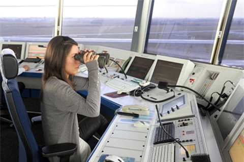 UFO gay nao loan san bay Bremen cua Duc