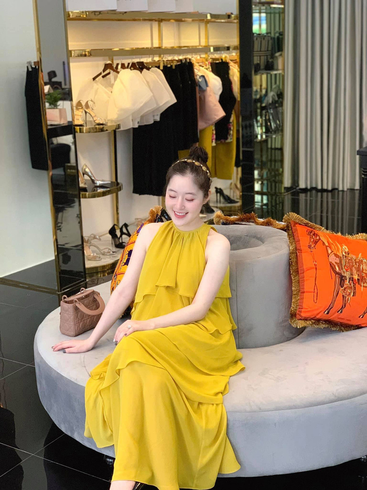 MC thoi tiet tung gay sot trong 