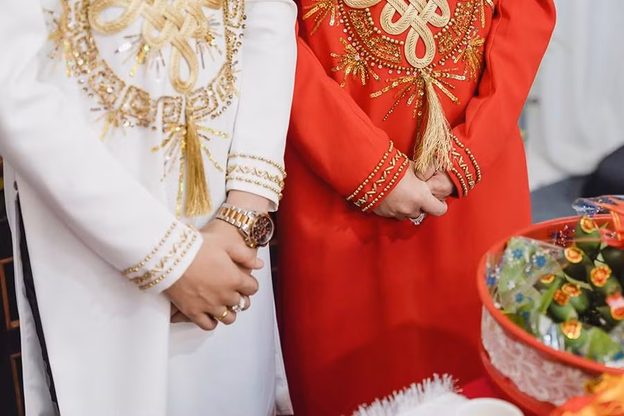 Chuyen tinh cap LGBT nam: Yeu nhau tu cu tat luc uong say-Hinh-10