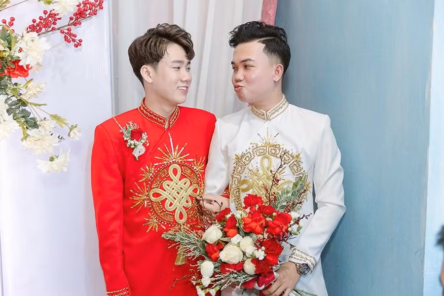 Chuyện tình cặp LGBT nam: Yêu nhau từ cú tát lúc uống say Chuyen tinh cap LGBT nam: Yeu nhau tu cu tat luc uong say