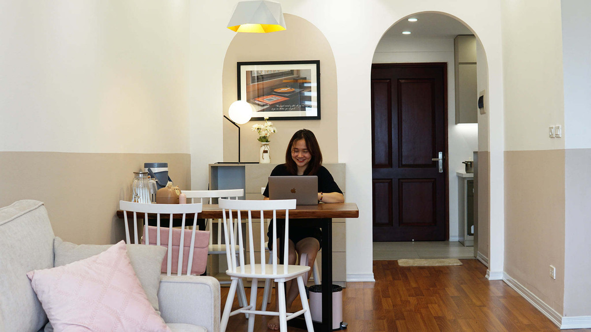 Phòng khách nhìn ra cửa.