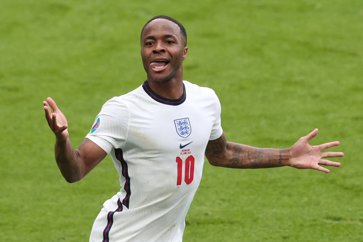 Tiền đạo Raheem Sterling sắm vai người hùng khi góp công một bàn trong chiến thắng 2-0 của tuyển Anh trước tuyển Đức vào tối 29/6 (giờ Hà Nội). Với trận thắng tưng bừng trước "cỗ xe tăng", Sterling cùng đội bóng "Tam sư" giành quyền vào chơi trận tứ kết Euro 2020.
