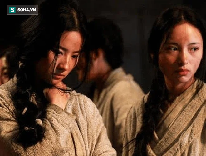 Binh lính thời cổ đại thường tranh nhau đi áp giải các nữ phạm nhân - Hình 2 Binh linh thoi co dai thuong tranh nhau di ap giai cac nu pham nhan-Hinh-2