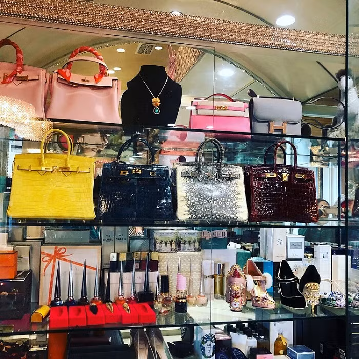 Lấy tỷ phú Mỹ, người phụ nữ Việt sở hữu cung điện 800 tỷ và khối tài sản “kếch xù” - 14