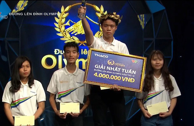 Thi sinh Olympia nga khuy xuong san khau, bat khoc nuc no vi thua cuoc