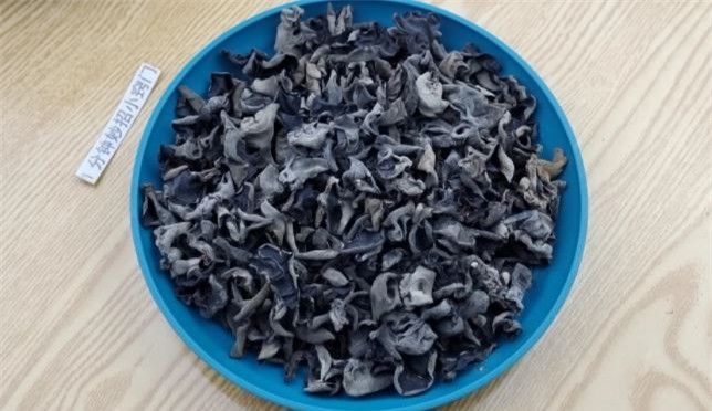 Rửa mộc nhĩ với nước nóng chẳng khác nào "nhúng" vào thuốc độc ảnh 1