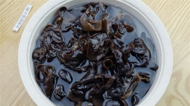 Rửa mộc nhĩ với nước nóng chẳng khác nào "nhúng" vào thuốc độc ảnh 2