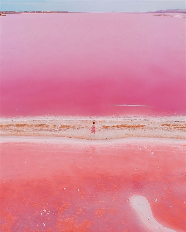 Chiêm ngưỡng hồ nước màu hồng tuyệt đẹp nằm cạnh nhà máy sản xuất vi tảo ảnh 3