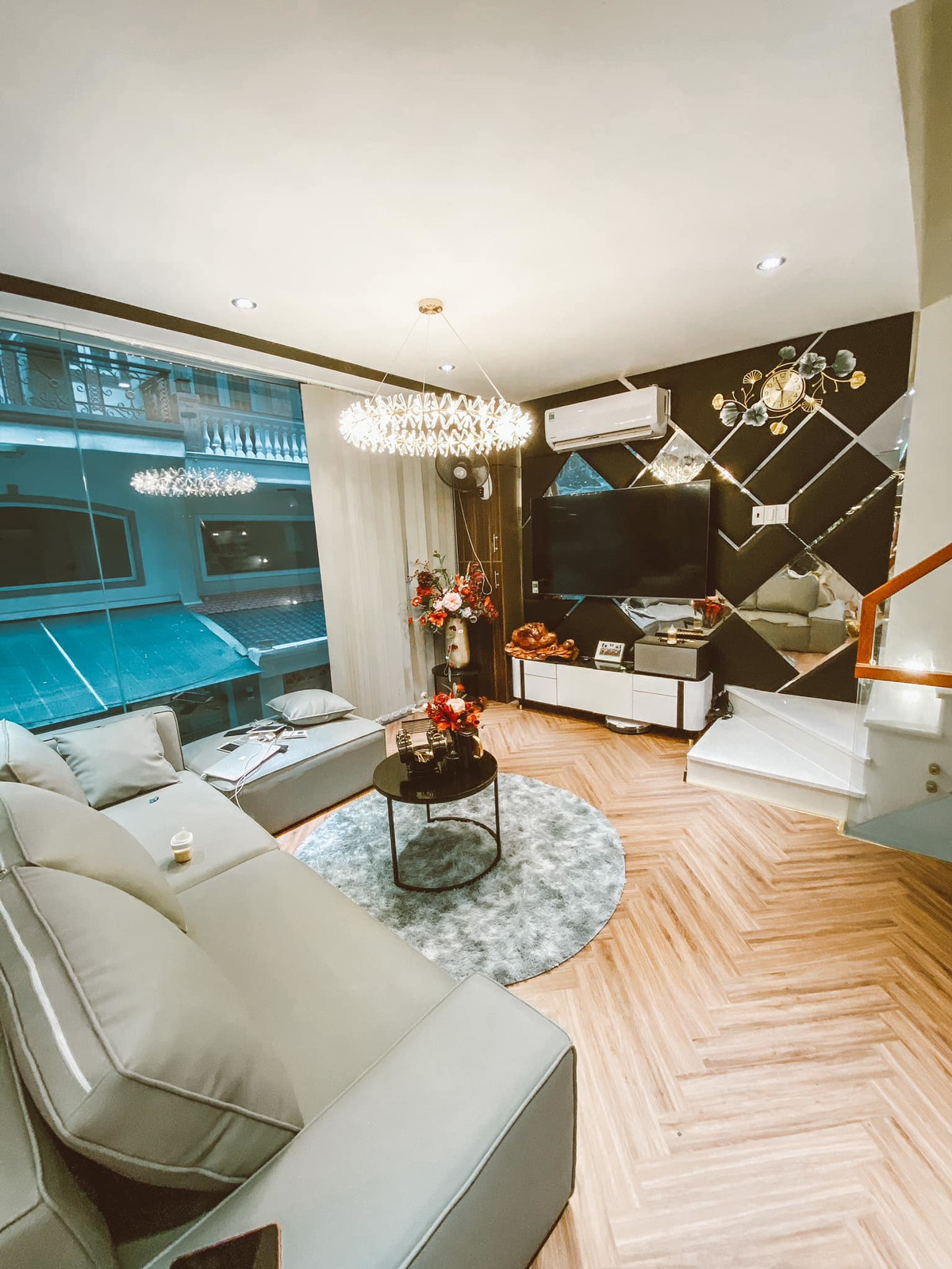 Nha dien tich 50m2 van co ho boi, vuon gac mai nho thiet ke nay-Hinh-5