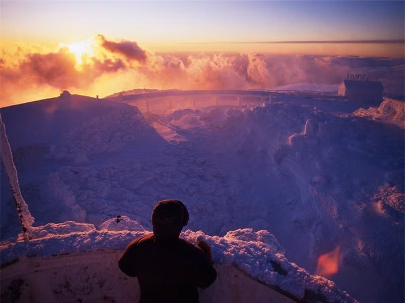 Vịnh Commonwealth ở Nam Cực có sức gió thổi mạnh tới hơn 240 km/h và là nơi lộng gió nhất hành tinh của chúng ta.