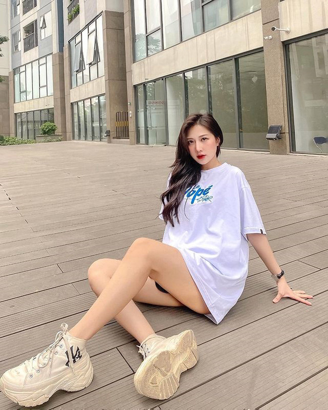 Nhan sắc của Linh Hương thay đổi nhiều theo thời gian.