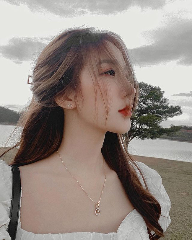 Linh Hương cho hay, cô không có bí quyết gì đặc biệt trong việc giữ gìn nhan sắc. Cô nàng thậm chí còn không có thời gian đi tập gym.