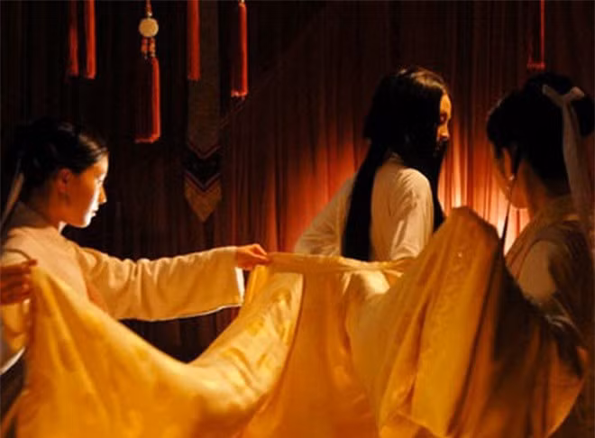 Vi sao phi tan sau khi thi tam xong khong duoc o lai cung Hoang de?