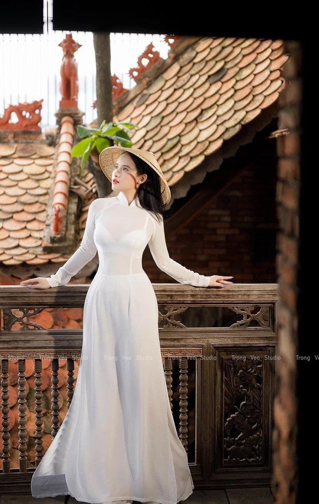 Nói về những khó khăn vào những ngày đầu mới vào nghề, cô nàng tâm sự: “Thời gian đầu mình gặp không ít khó khăn. Là một người mẫu mới, mình phải chấp nhận mức thu nhập thấp, rất ít show diễn vì chưa được nhiều người biết đến.