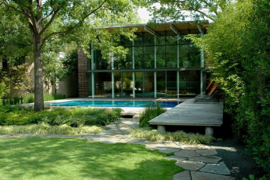 br/> Ngôi nhà này sử dụng vật liệu gỗ kết hợp kính tạo một không gian ấn tượng kết hợp giữa quá khứ và hiện tại, cổ điển và hiện đại