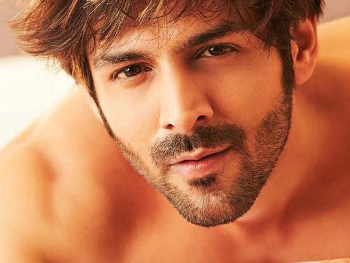  4. Môi nứt nẻ: Môi là khu vực dễ bị bỏ qua trong quy trình chăm sóc da hàng ngày. Bên cạnh đó, làn da môi cũng rất nhạy cảm, dễ bị khô nứt. Giữ cho môi luôn căng mịn bằng cách thoa son dưỡng không màu, uống nhiều nước và tẩy tế bào chết khoảng 2 lần/tuần. Ảnh: MensXP.