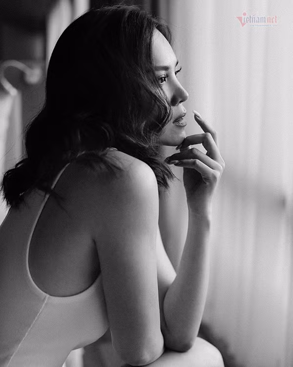 Doi tu kin tieng cua A hau Hoang Oanh ben chong gioi, con xinh-Hinh-6