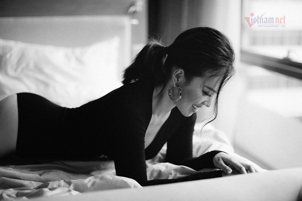 Doi tu kin tieng cua A hau Hoang Oanh ben chong gioi, con xinh-Hinh-4